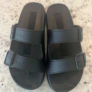 Women’s size 8  comfortable, durable Earthing Aspen Sandals.  New, never worn